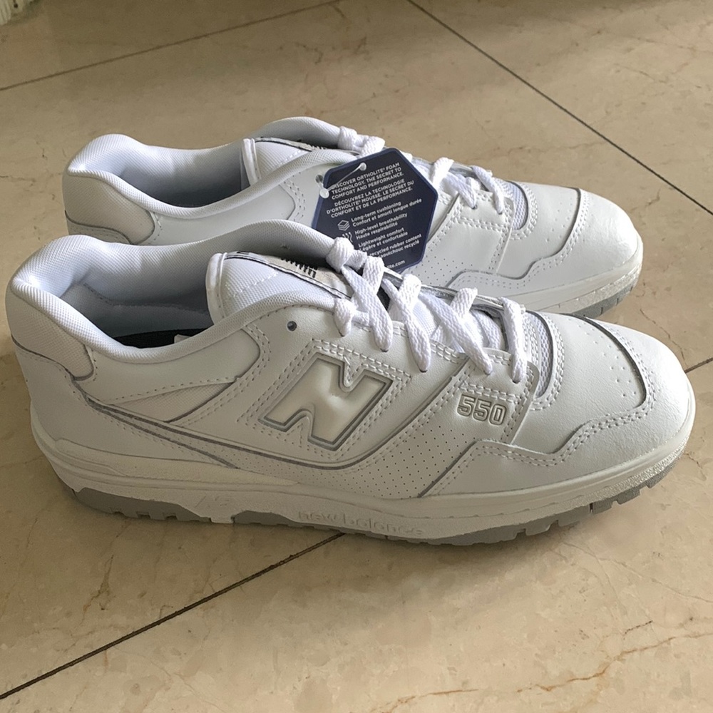 New balance 550s/ white & gray/ size 8 in men/nwt/ never worn